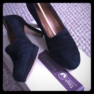 Clark’s Delsie Joy Black Sued heels